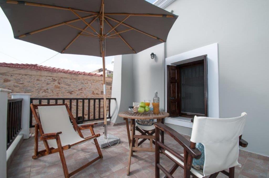 Luca'S Houses Chalki Town Exterior photo